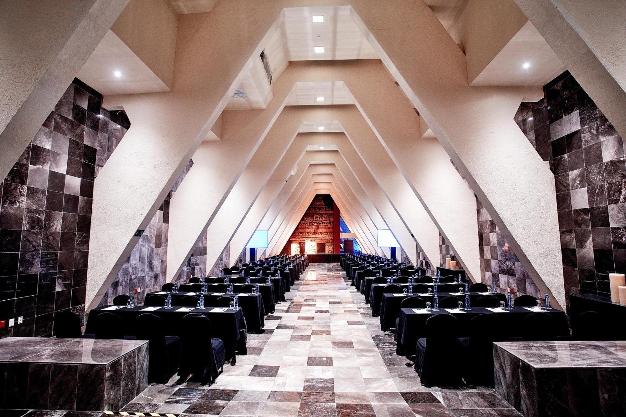 The Pyramid Cancun By Oasis Exterior foto The Chamber of the National Assembly