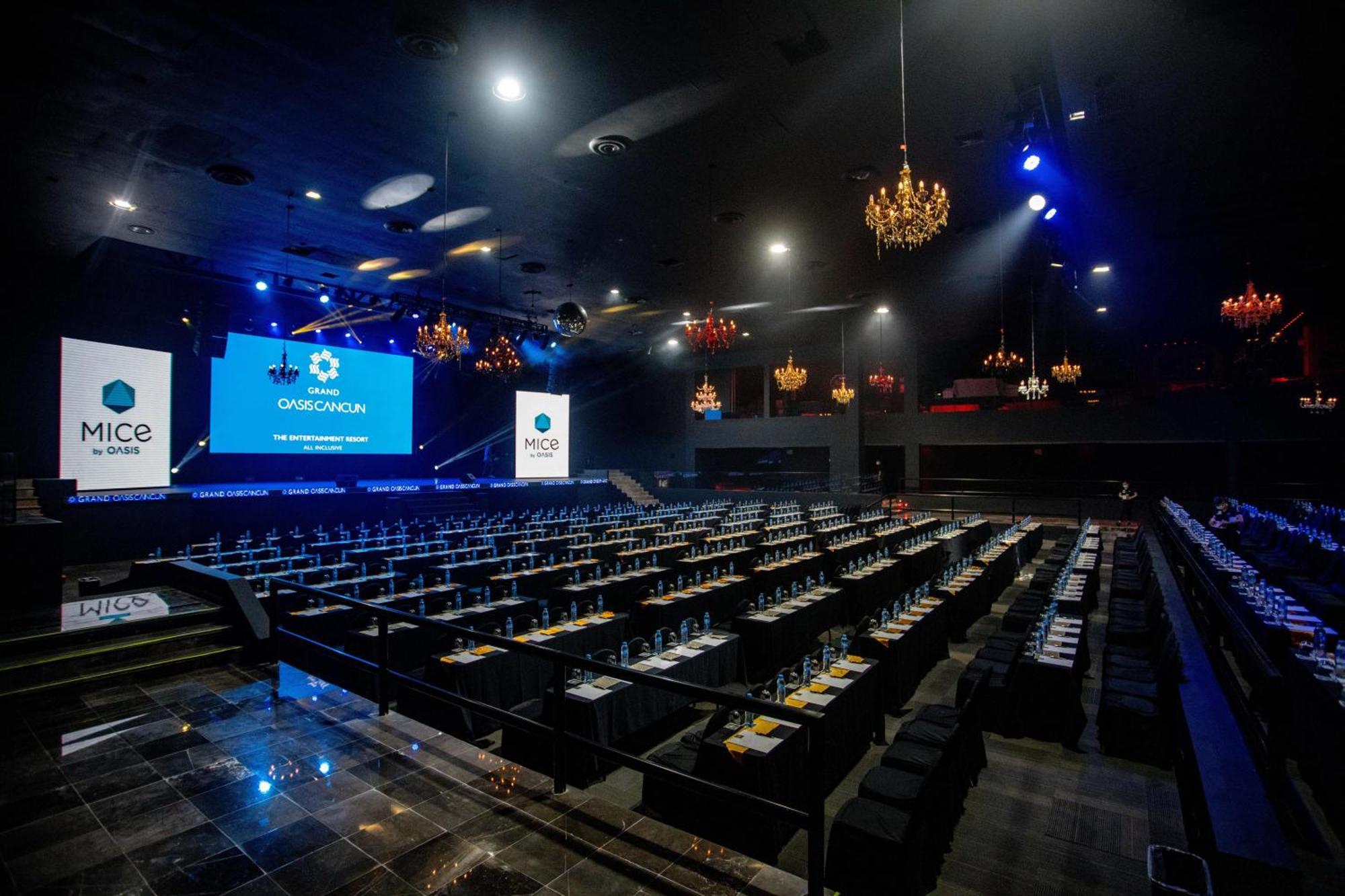 The Pyramid Cancun By Oasis Exterior foto The Auditorium