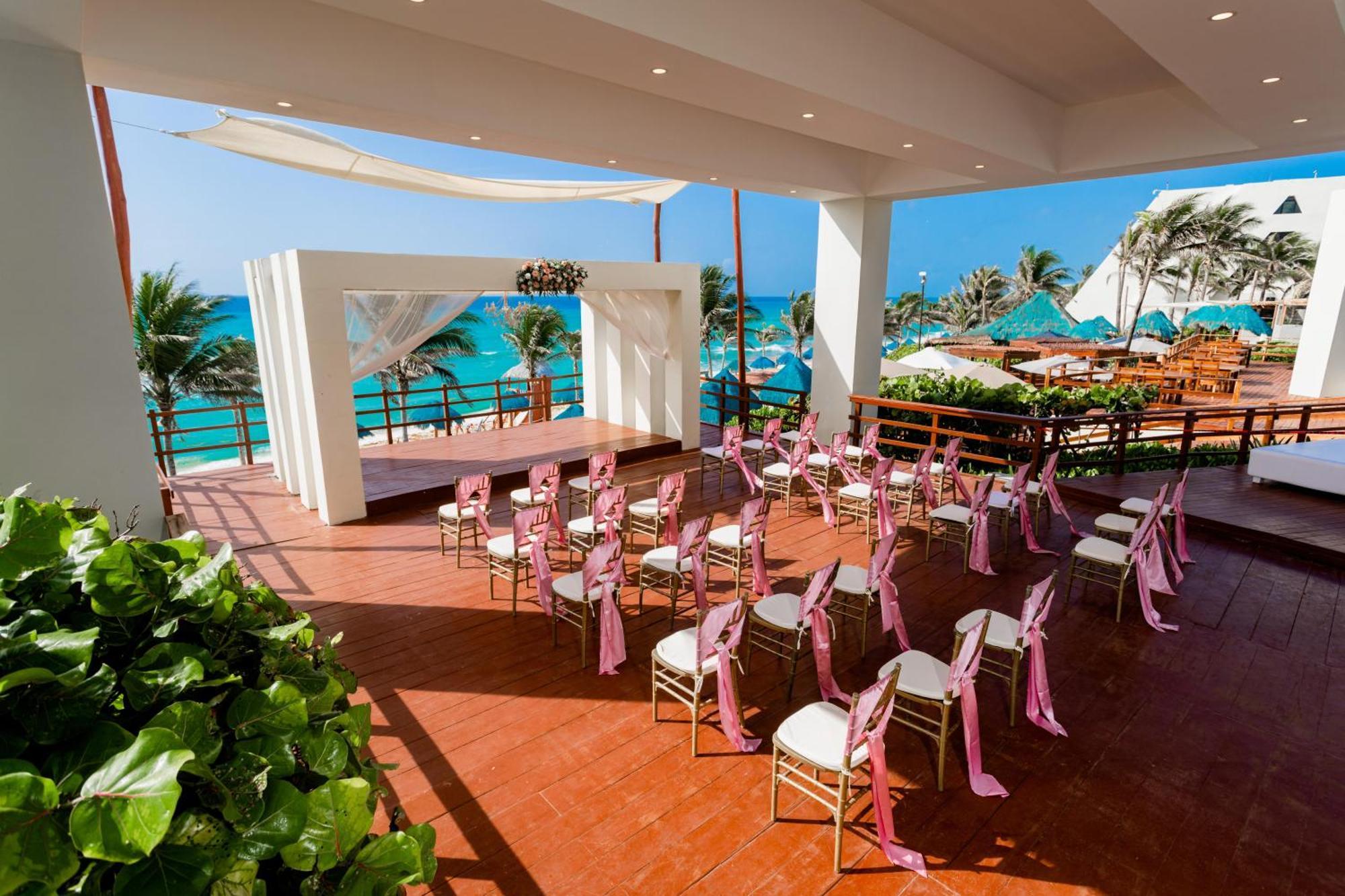 The Pyramid Cancun By Oasis Exterior foto Wedding Chapel at the Grand at Moon Palace