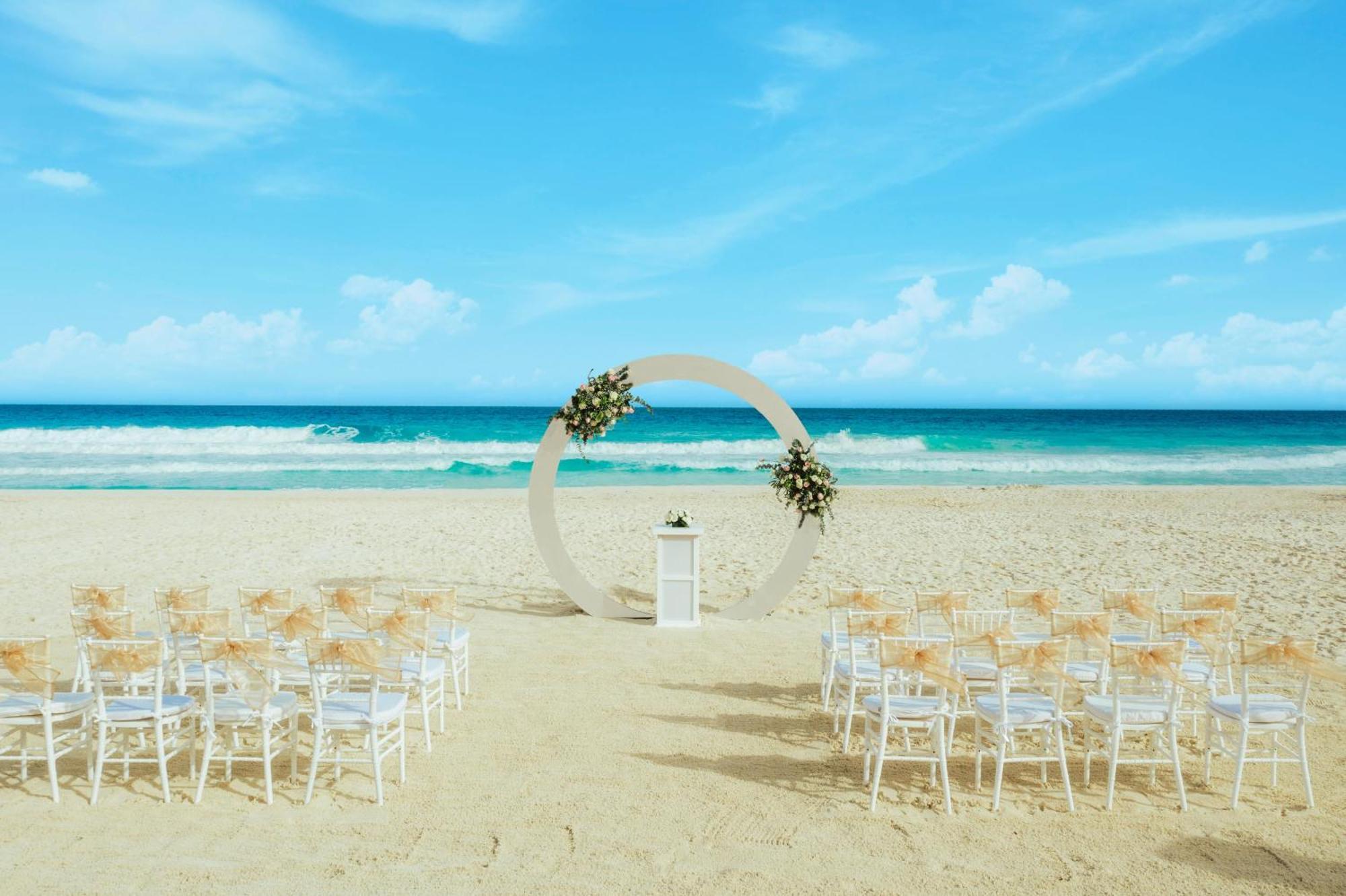 The Pyramid Cancun By Oasis Exterior foto Beach wedding