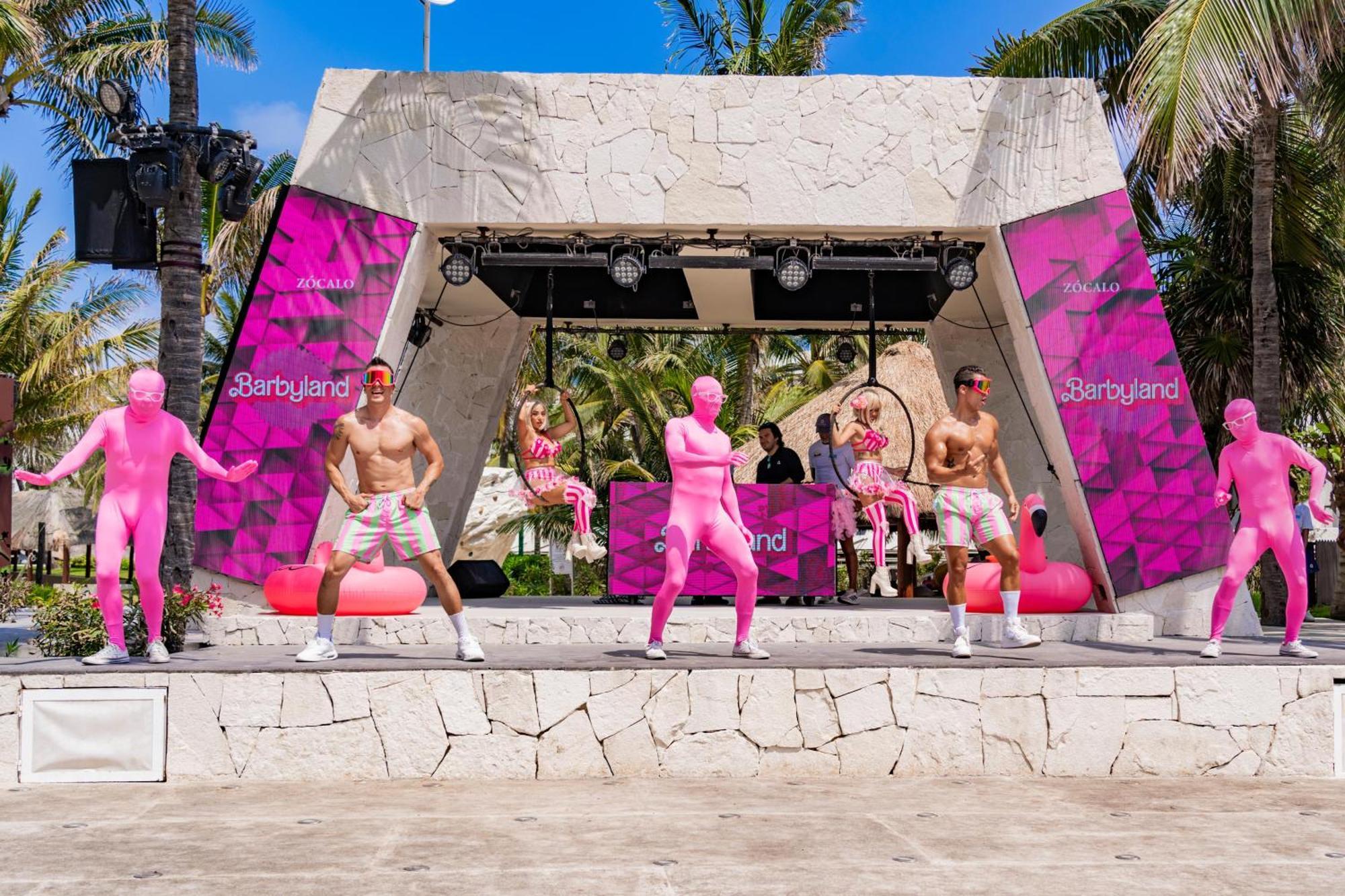 The Pyramid Cancun By Oasis Exterior foto The stage at the Grand Opening of Bodyland