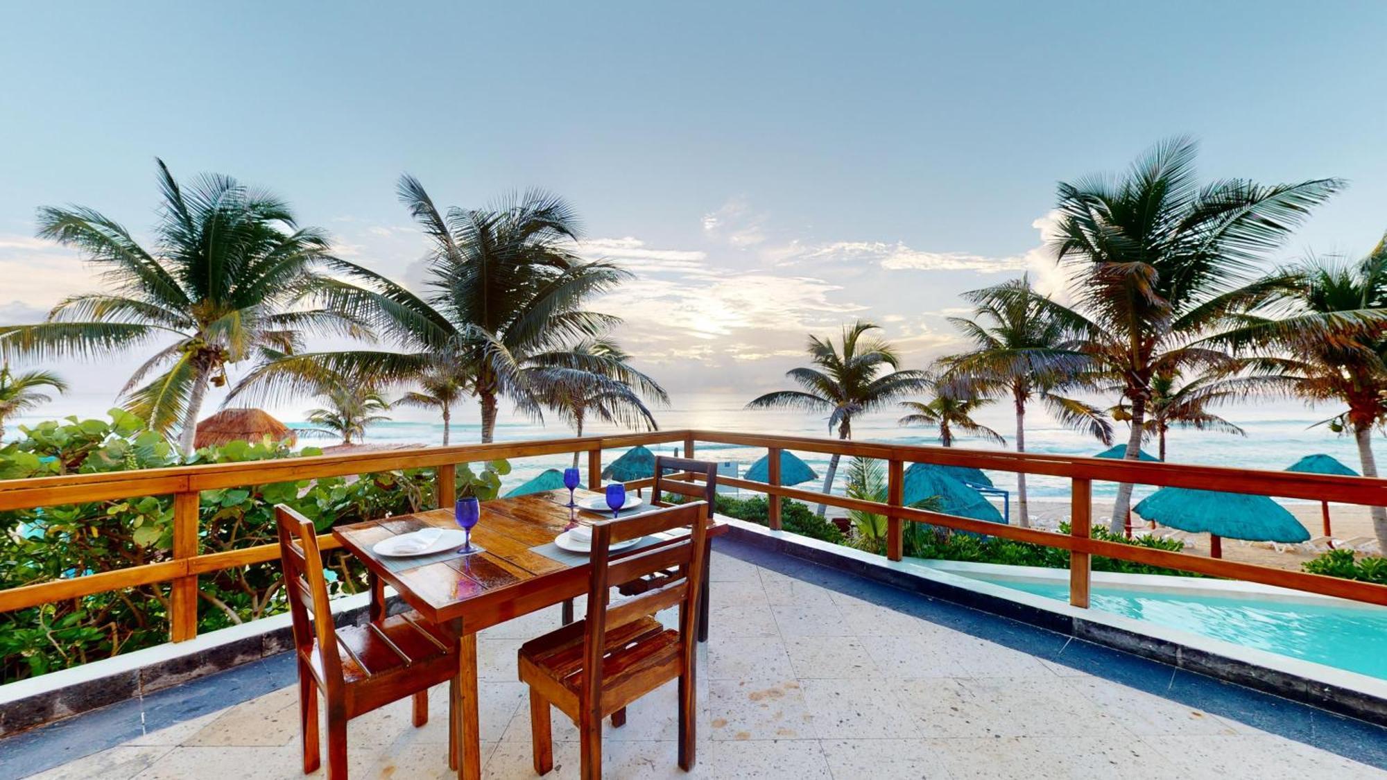 The Pyramid Cancun By Oasis Exterior foto Beachfront dining at the Grand Palladium Resort & Spa, Playa del Carmen, Mexico