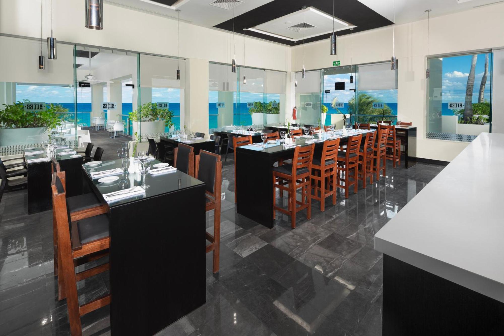 The Pyramid Cancun By Oasis Exterior foto Restaurant