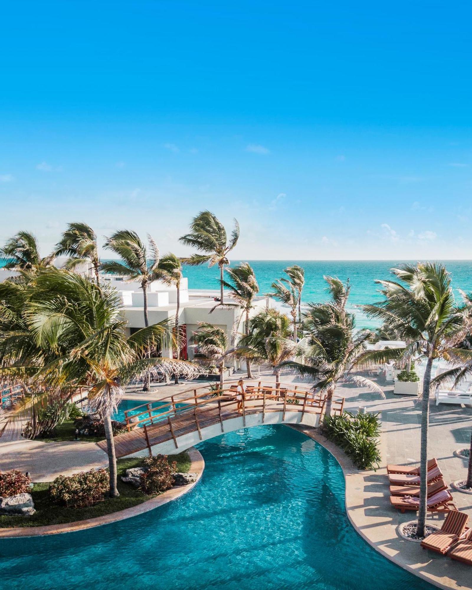 The Pyramid Cancun By Oasis Exterior foto View of the beach from the hotel
